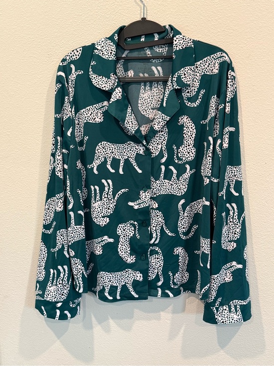 Derek Heart Tops - Derek Heart Long Sleeve Leopard Jaguar Print Button Up Blouse Size L Green
